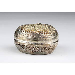Heart-shaped silver box - Burma, 20th ... 