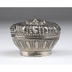 Circular silver box - India, early 20th ... 