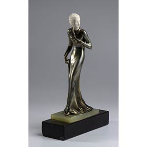 French bronze sculpture depicting Lady in ... 