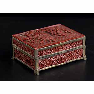 SCATOLA CON COPERCHIO IN LEGNO LACCATO CON ... 