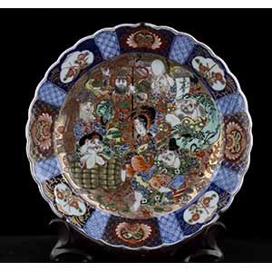 GRANDE PIATTO IN PORCELLANA IMARI CON ... 