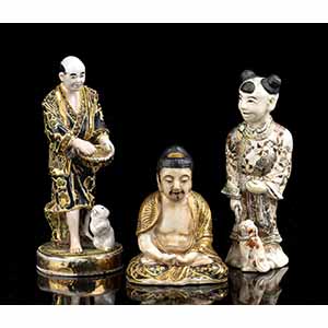 TRE PICCOLE SCULTURE IN CERAMICA SATSUMA ... 