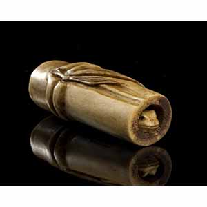 NETSUKE IN CORNO DI CERVO CON BAMBÙ E ... 
