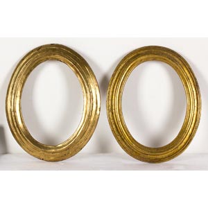 Two oval shape framesLotto di due cornici ... 