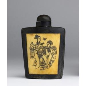 A horn and bone snuff bottle;XX century; 6,8 ... 
