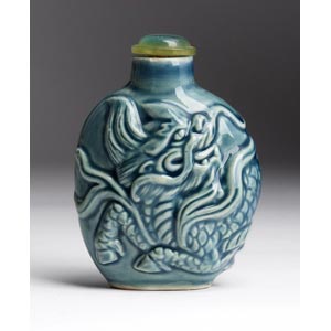 Painted porcelain snuff bottle with dragon ... 