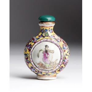 Painted porcelain snuff bottle;XX Century; 5 ... 
