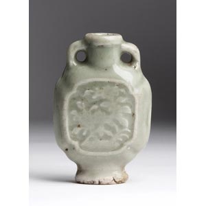 Celadon porcelain snuff bottle;XX Century; 7 ... 