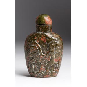 Carved hardstone snuff bottle;XX Century; ... 
