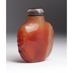 Carved chalcedony snuff bottle;XX Century; 7 ... 