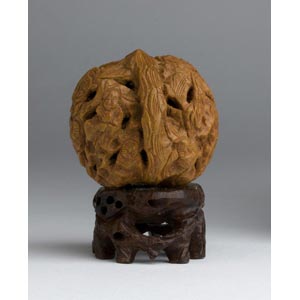 A carved nut;XX century; 6 cm; 