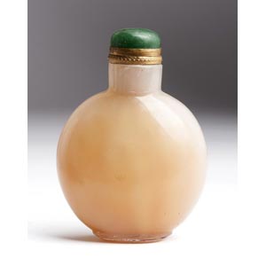 Carved chalcedony snuff bottle;XX Century; 6 ... 