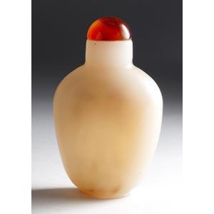 Chalcedony snuff bottle;XX Century; 7,1 cm; 