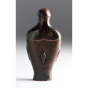 A carved fish hardstone snuff bottle;XX ... 