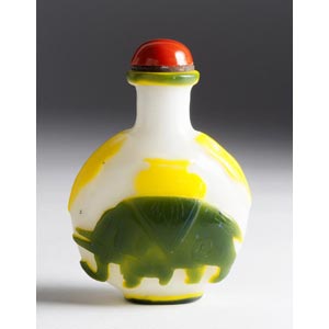 Overlay glass snuff bottle;XX Century; 6,7 ... 