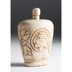 Carved bone snuff bottle;XX Century; 6,7 cm; 