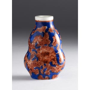 Painted porcelain snuff bottle;XX Century; 5 ... 