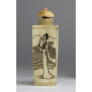 A bone snuff bottle;XX century; 8 cm; 