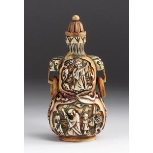 Carved ivory snuff bottle;XX Century; 8 cm; 