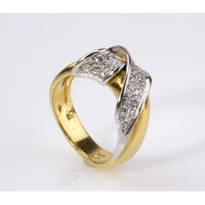 DAMIANI - DIAMOND RING; shaped as a twisted ... 