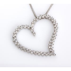 DIAMOND NECKLACE ; shaped as a ... 