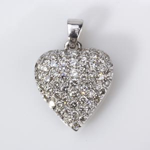 DIAMOND HEART GOLD PENDANT  ; designed as a ... 