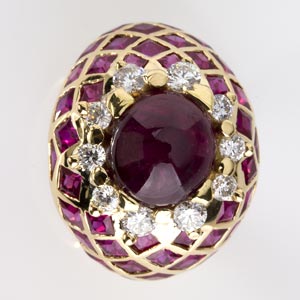 RUBY DIAMOND GOLD RING; set with ... 