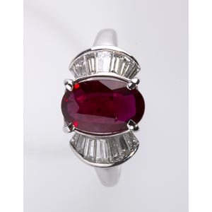 RUBY DIAMOND GOLD RING; oval ... 