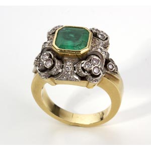 GOLD EMERALD DIAMOND RING; emerald ... 