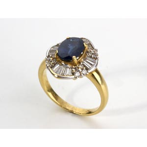 BLUE SAPPHIRE DIAMOND GOLD RING; set with an ... 
