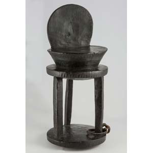 Ancient dark-wood chair with tripartite foot ... 