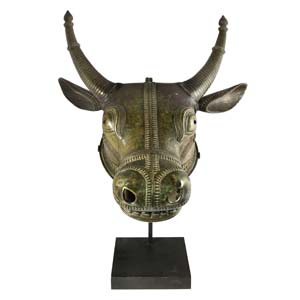 Bronze mask of the sacred bull ... 