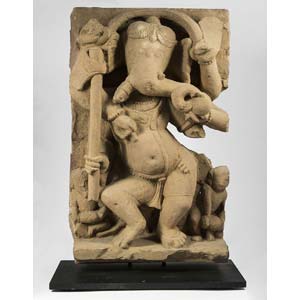 La stele raffigura  il dio Ganesha con il ... 
