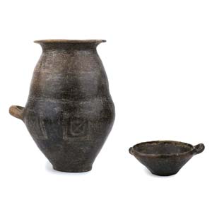 Villanovan cinerary urn with lid ... 