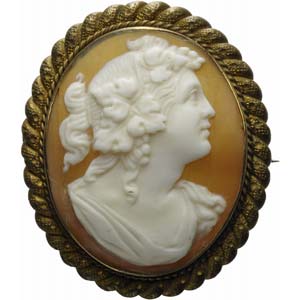 Shell cameo mounted on a bronze brooch. Bust ... 
