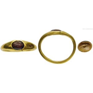 anello romano in oro con granato inciso. ... 