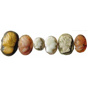 Lot of six agate cameos. Various portraits. ... 