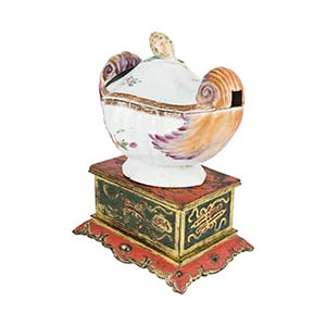 A FAMILLE ROSE SAUCE TUREEN AND ... 