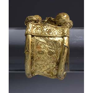 Pair of Etruscan bauletto gold ... 