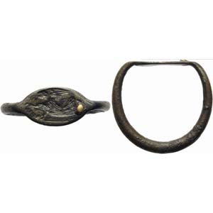 Engraved Greek bronze ring. Winged ... 
