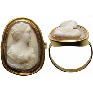 Two-layered agate cameo set on golden ring. ... 