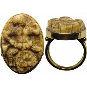 Cameo in bone set on a golden ring. Male ... 