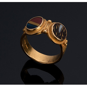 MELIS - 21K gold ring, set with two Roman ... 