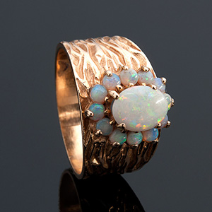 Unusual 18K yellow gold opals ring, mid 20th ... 