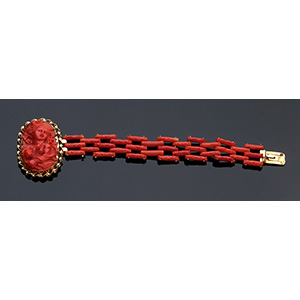 18K YELLOW GOLD AND CORAL BRACELET
hand ... 