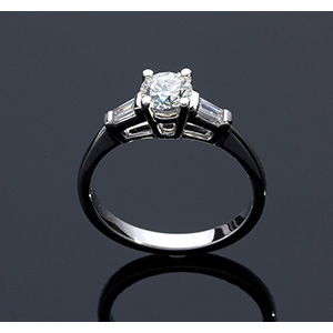18K gold diamonds ring
this diamond ring is ... 