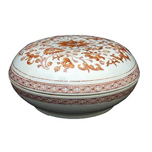 A QING DYNASTY IRON-RED ROUND BOX ... 