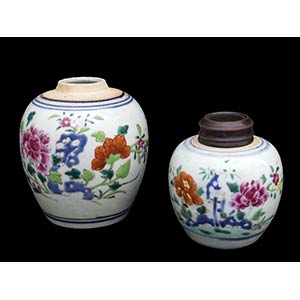 TWO QING DYNASTY FAMILLE ROSE OVOID VASES9,5 ... 
