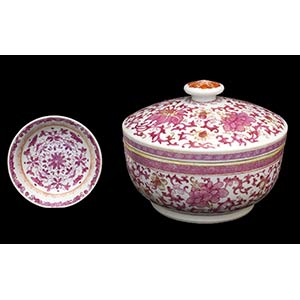 A QING DYNASTY FAMILLE ROSE TUREEN WITH ... 