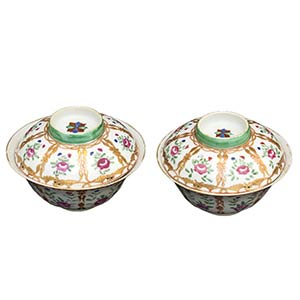 A PAIR OF QING DYNASTY FAMILLE ROSE BOWLS ... 